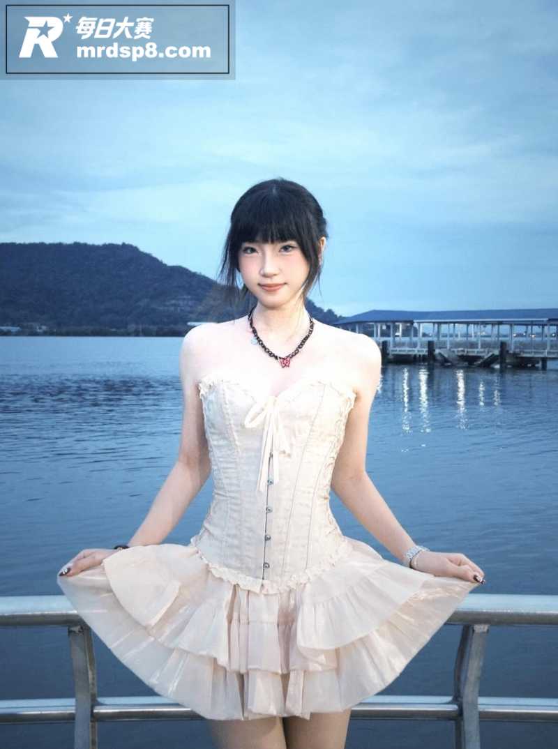 02年清纯可爱风嫩妹相关图片8