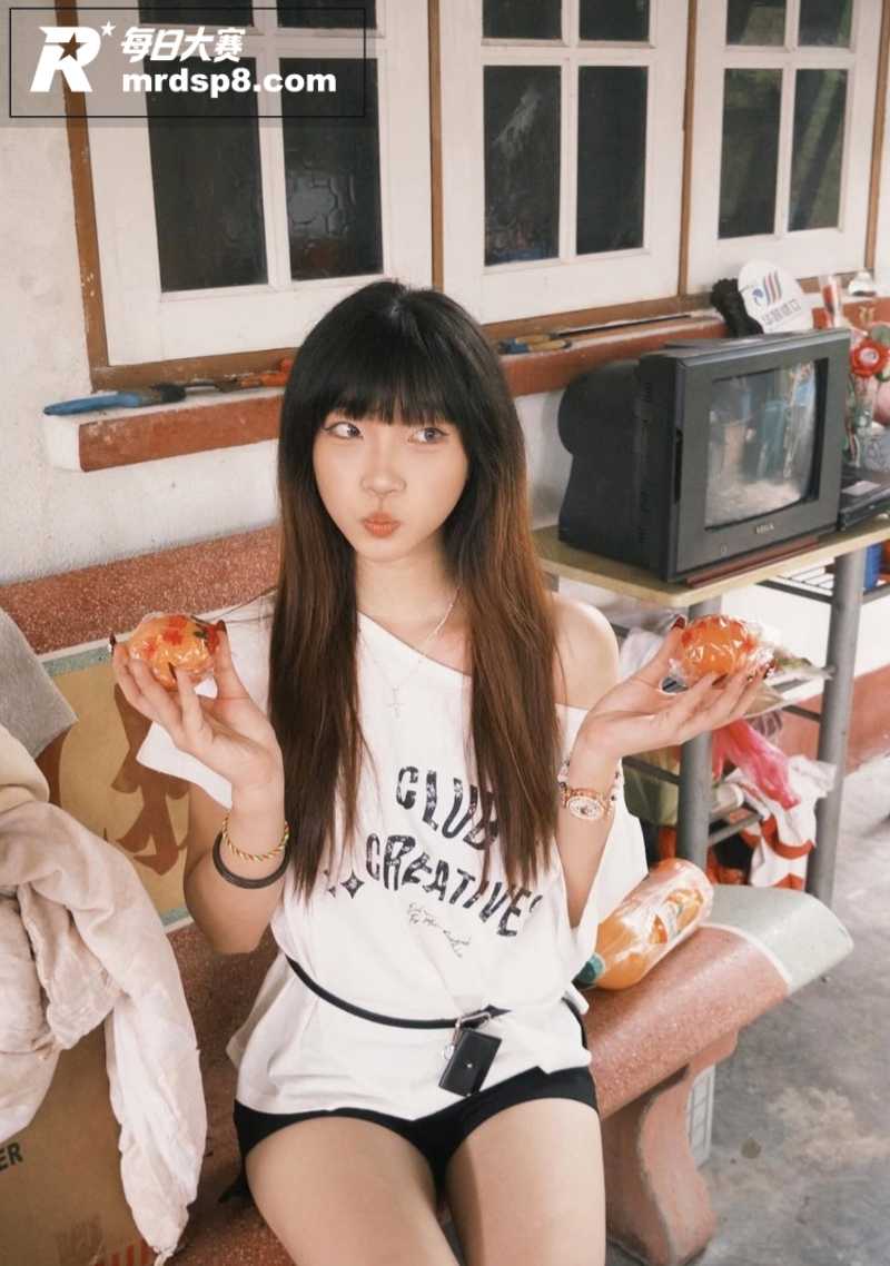 02年清纯可爱风嫩妹相关图片9