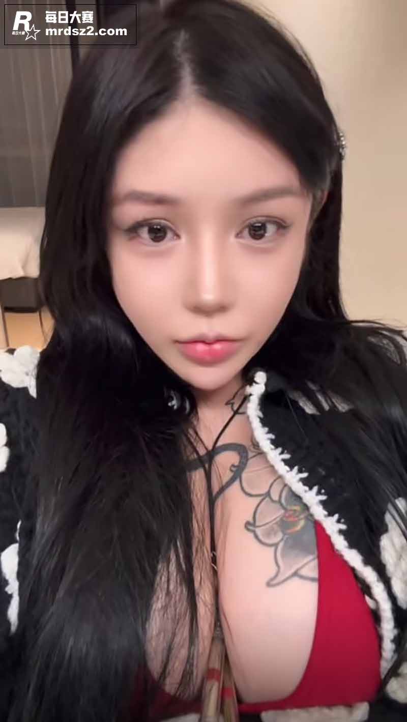 抖音巨乳符文女战神 相关图片5
