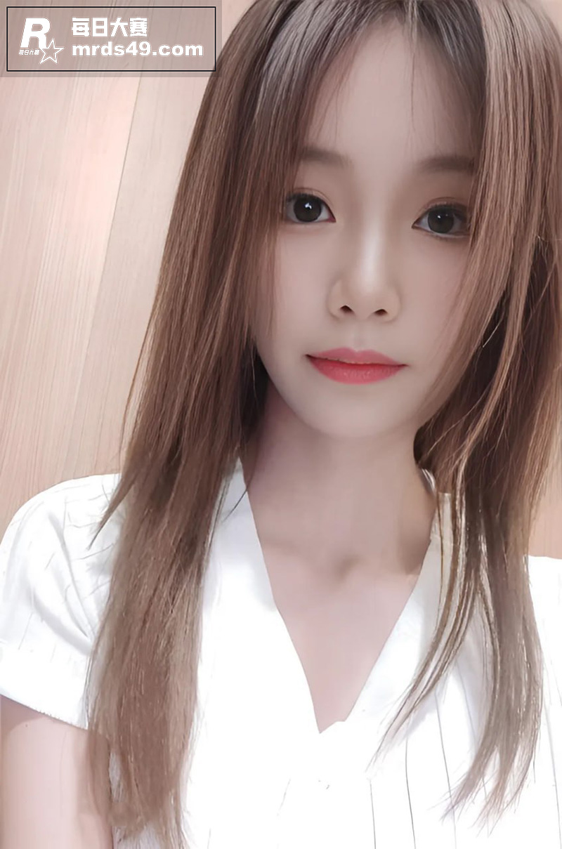 反差可爱女大学生私拍相关图片4