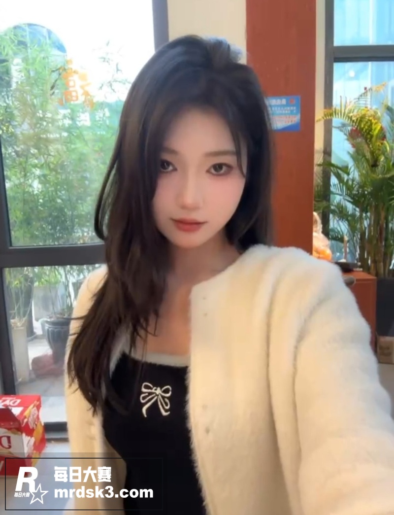 高颜值反差大二学生妹相关图片2