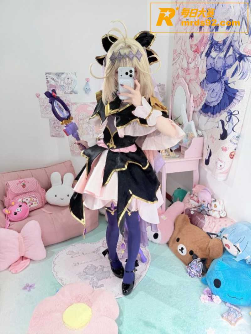 推特极品模特嫩妹 染相关图片3