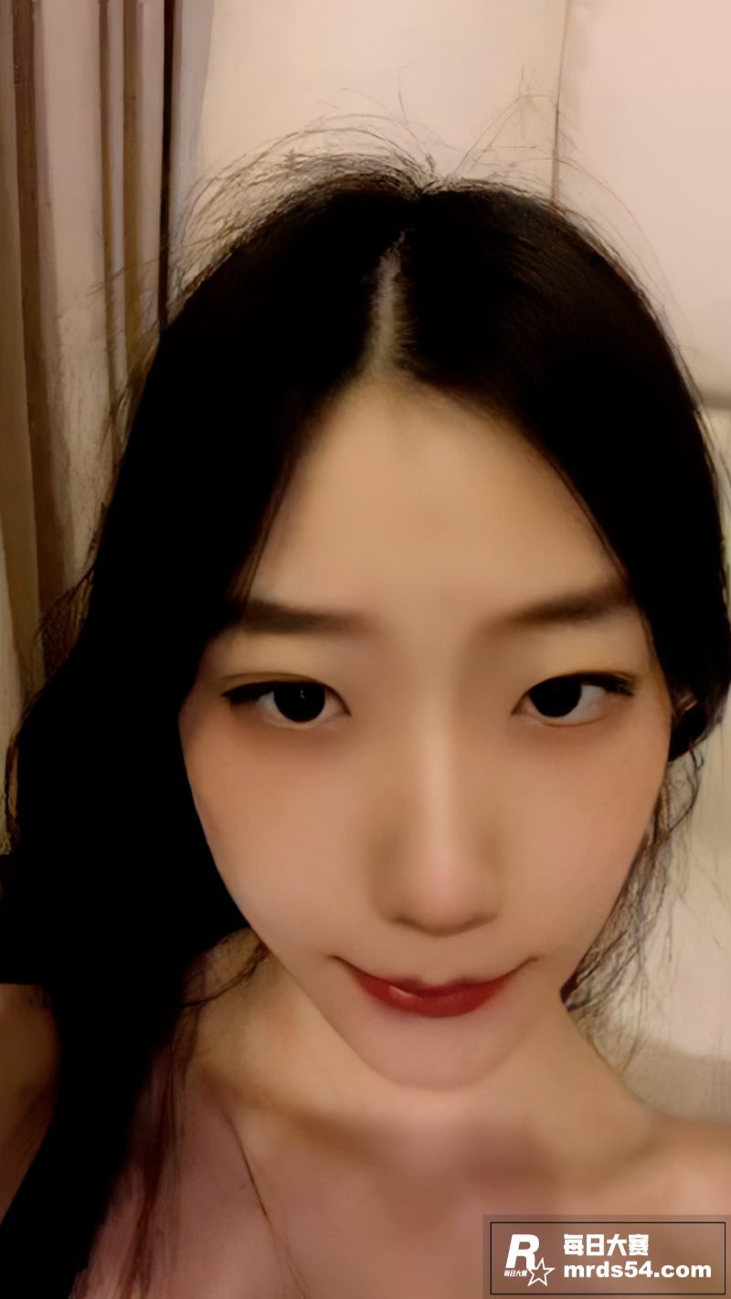 抖音高颜值女神 八月相关图片1