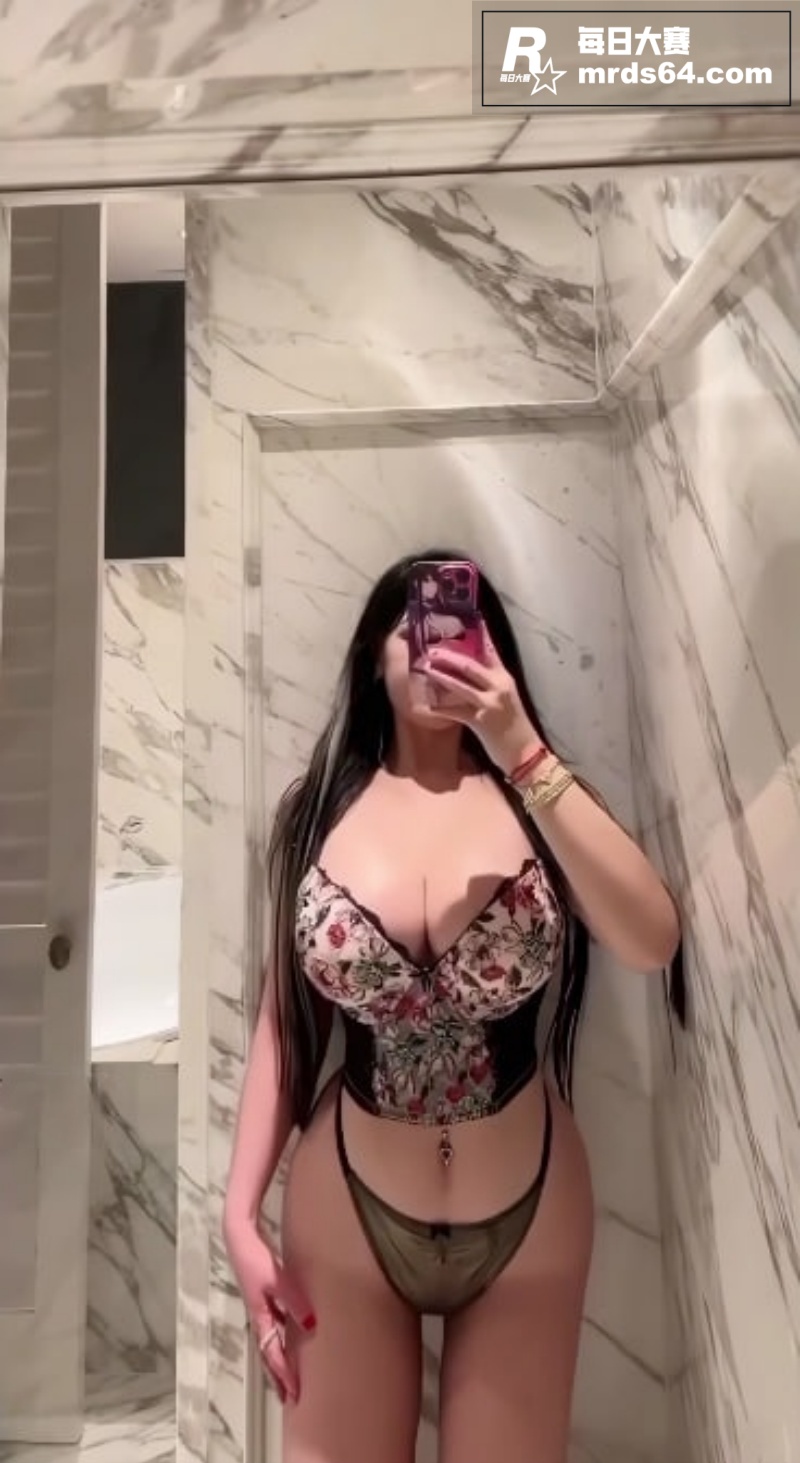 抖音巨乳肥臀网红御姐相关图片1