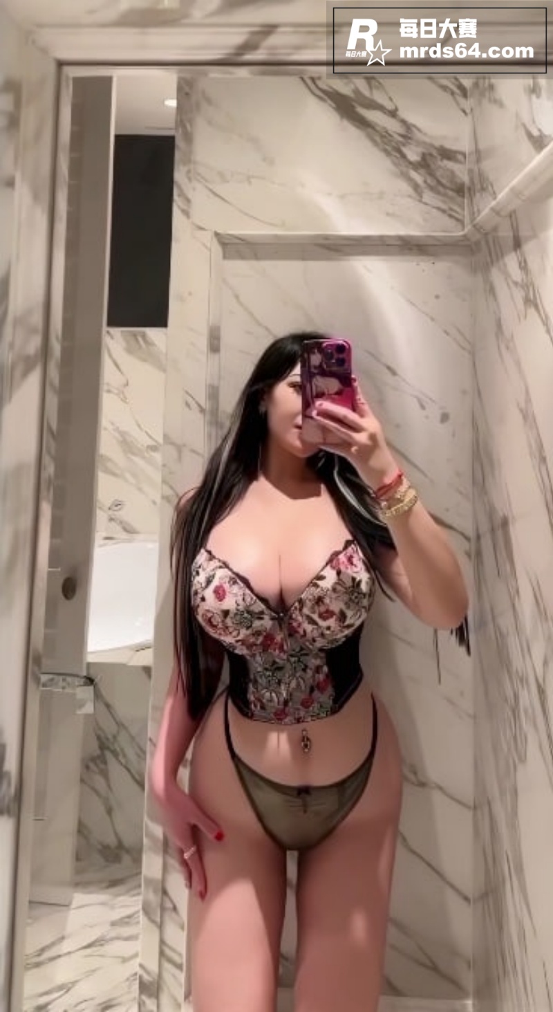 抖音巨乳肥臀网红御姐相关图片3