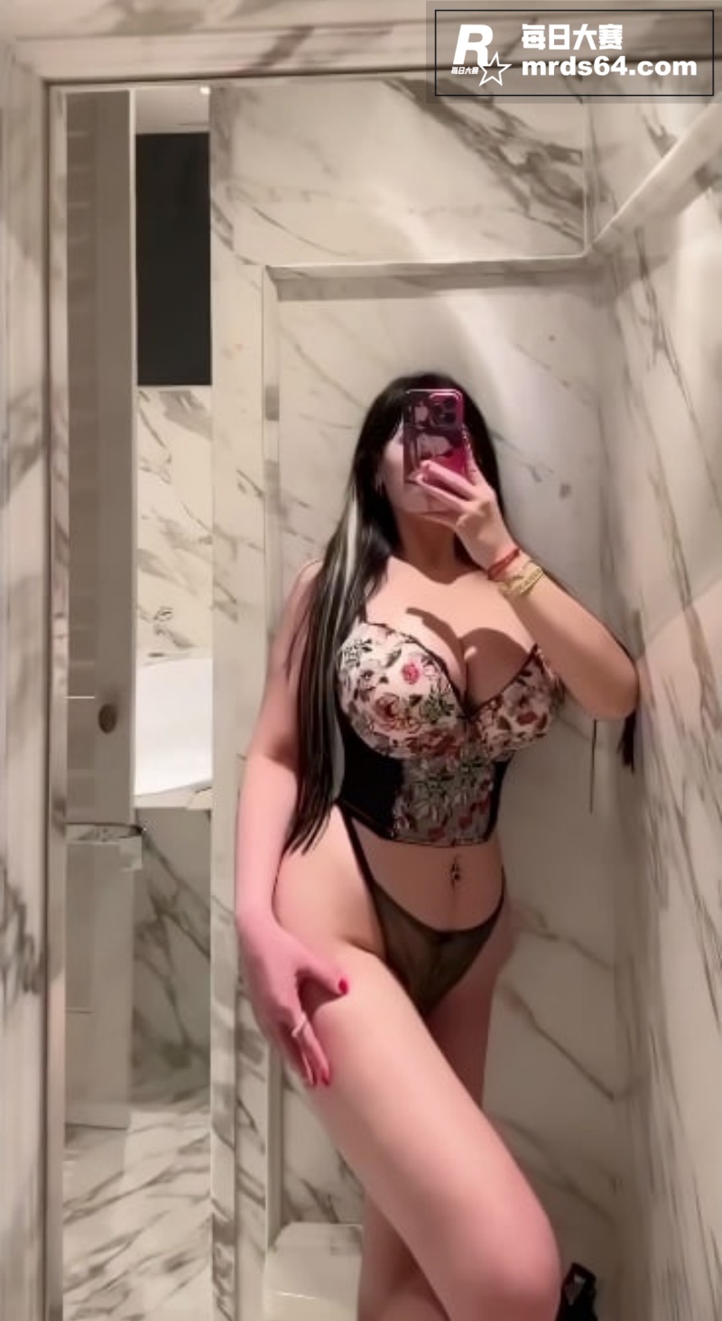 抖音巨乳肥臀网红御姐相关图片4