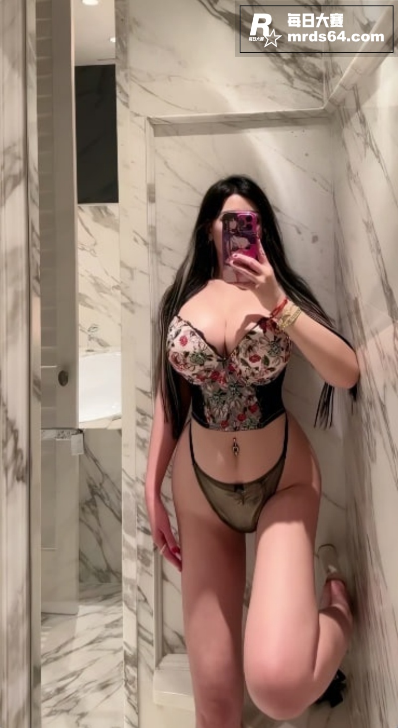 抖音巨乳肥臀网红御姐相关图片6