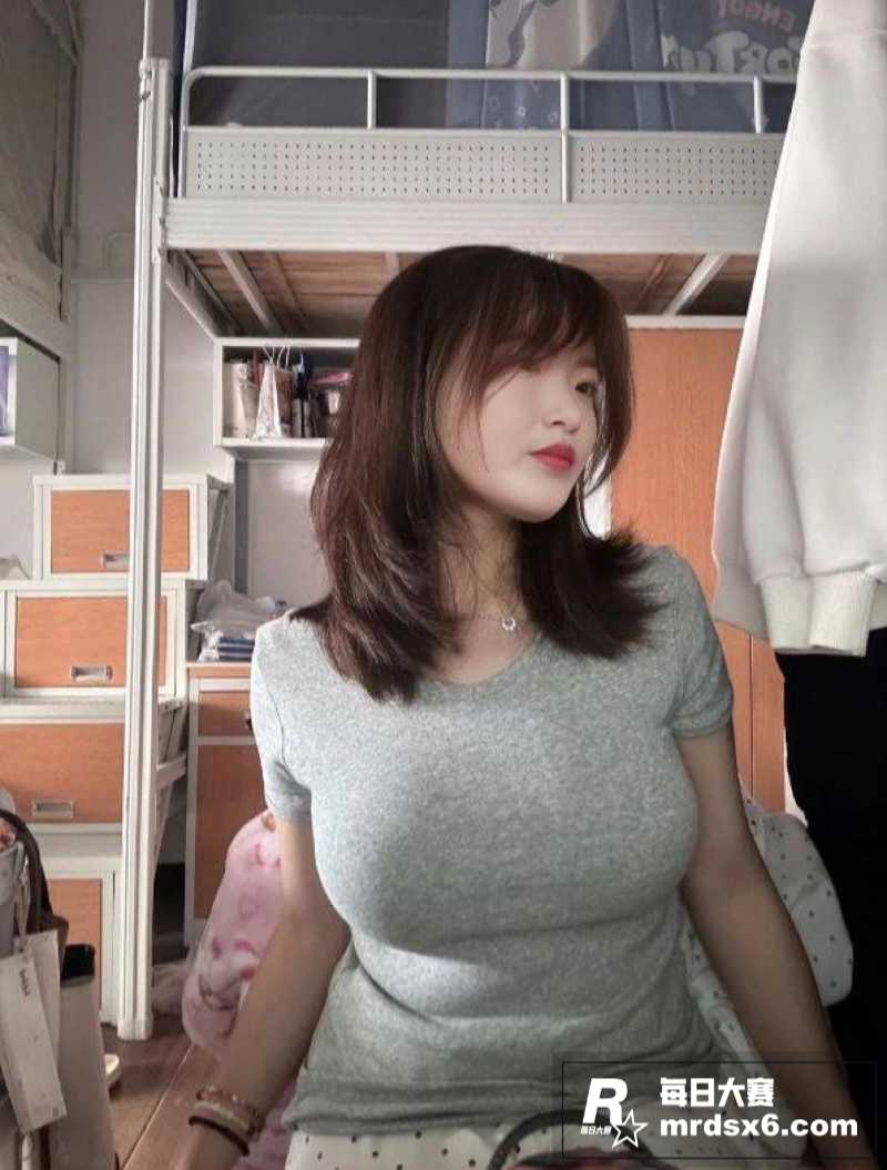 湖南巨乳反差母狗 王相关图片2