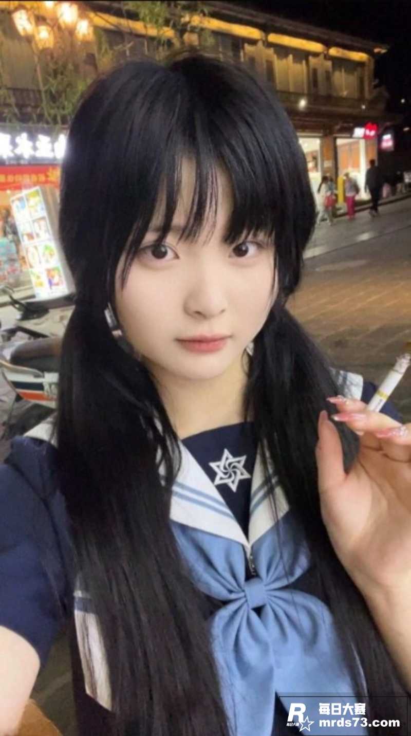 高三卡哇伊学生妹 与相关图片2