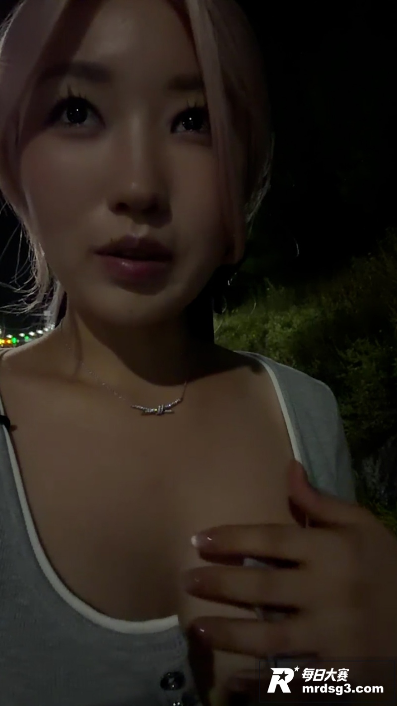 ST站高颜值巨乳女神相关图片1
