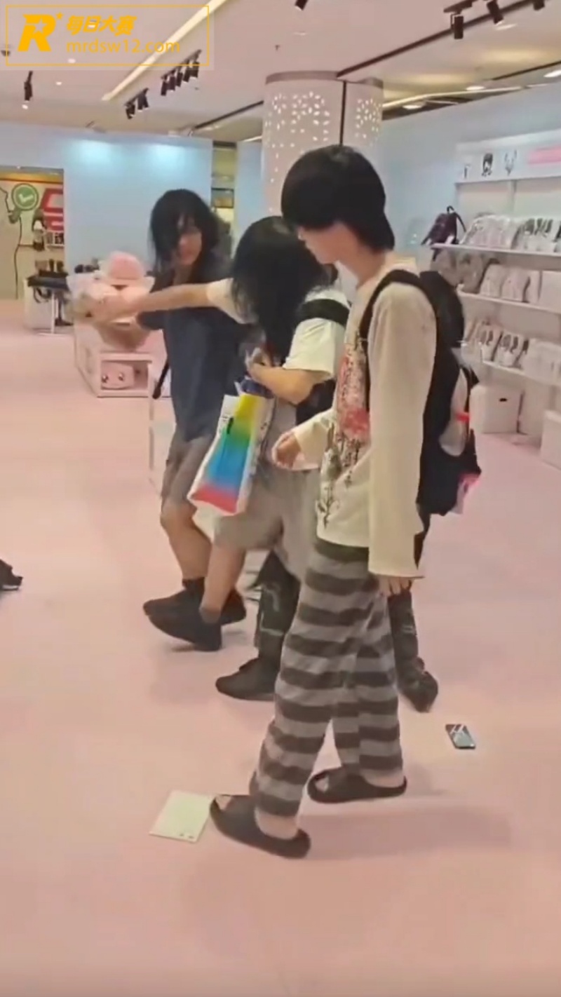 上海快闪店爆大瓜 药相关图片2