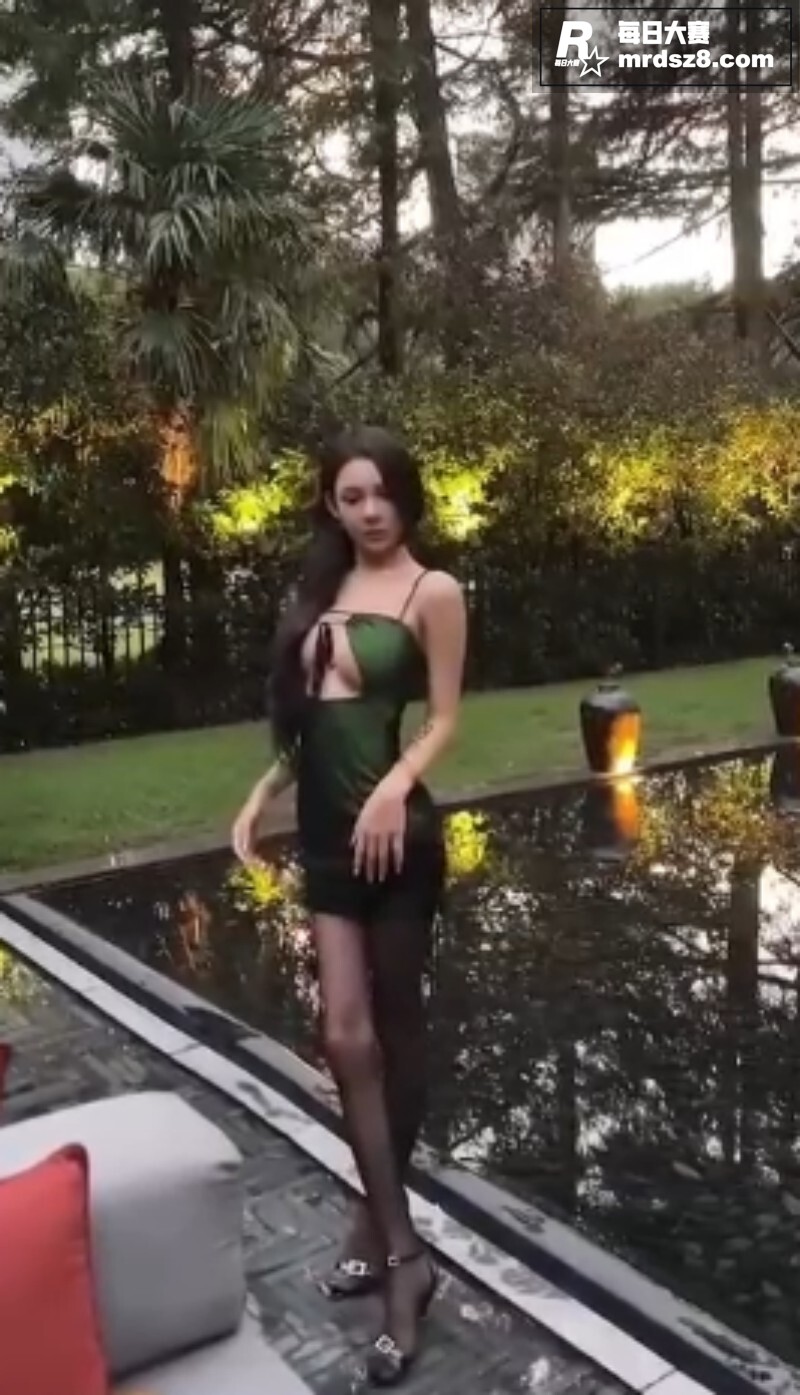 推特人妖白虎少女 做相关图片5