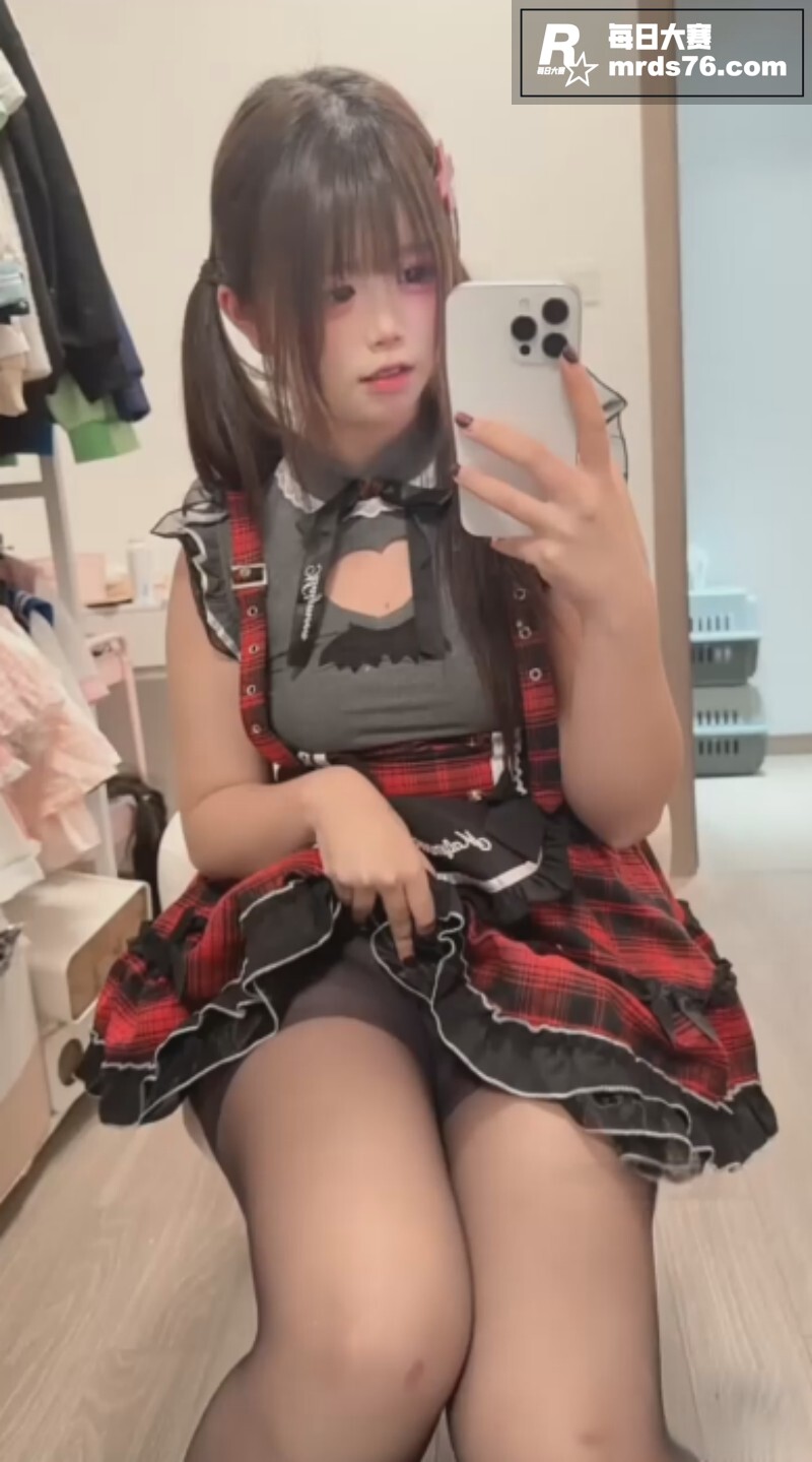抖音高颜值萝莉 幸酱相关图片2