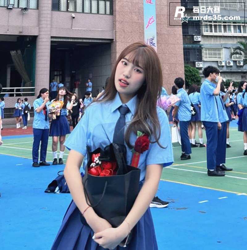 IG超高颜值高三学生相关图片2