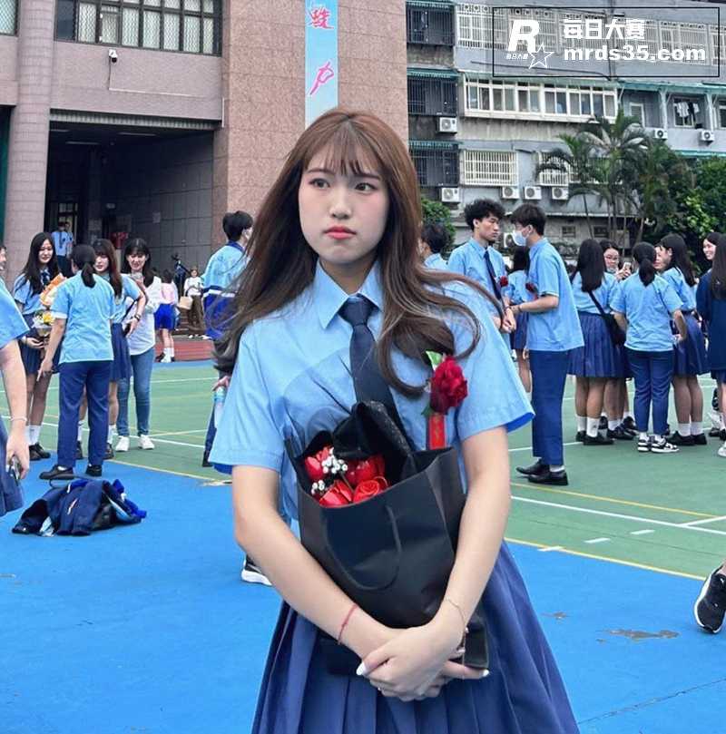 IG超高颜值高三学生相关图片3