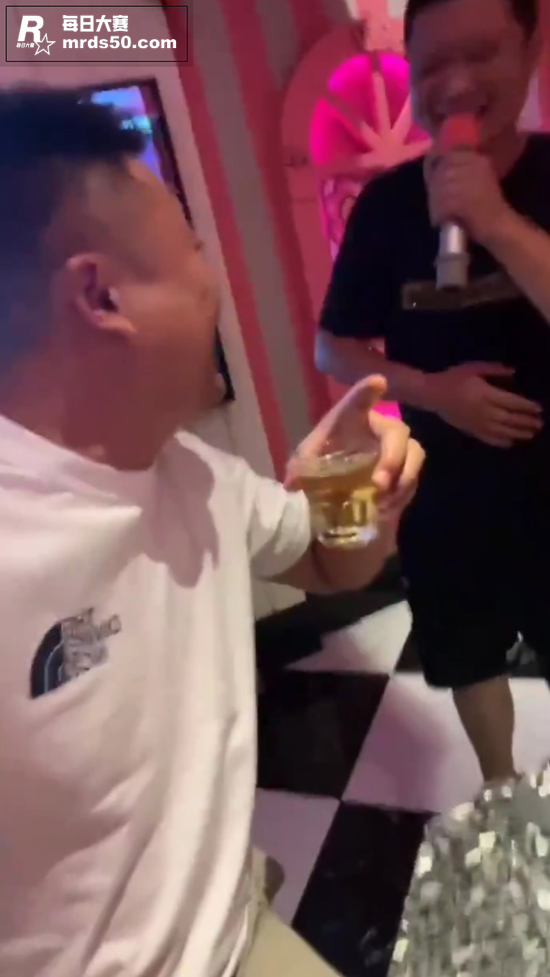 最新大瓜！KTV醉酒相关图片5