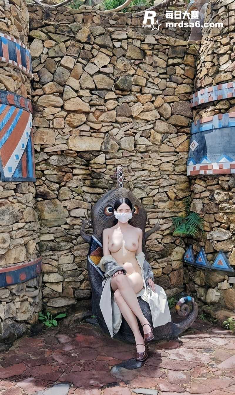 推特顶级露出女神 魔相关图片24