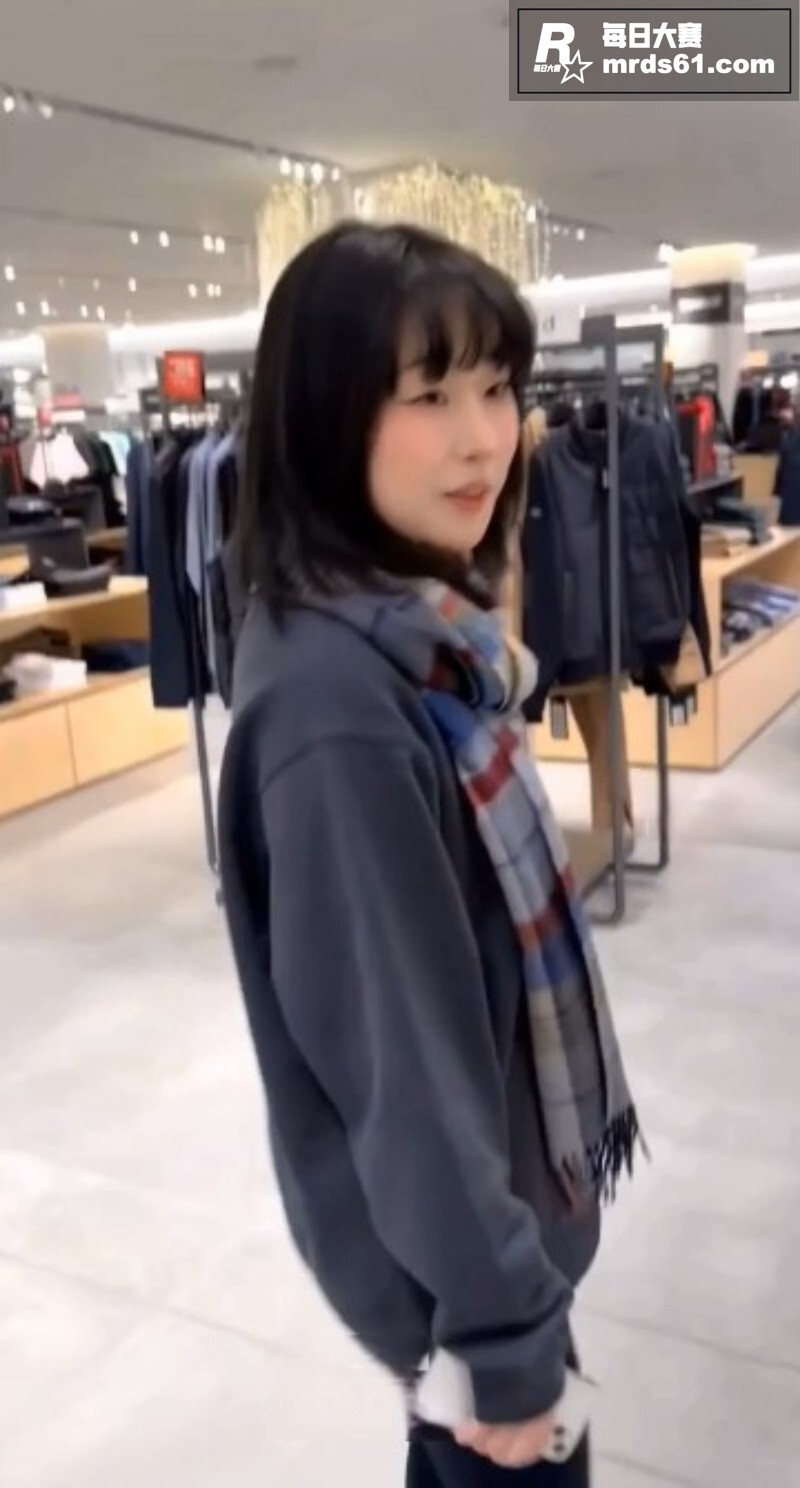 推特高颜值阿黑颜女神相关图片1