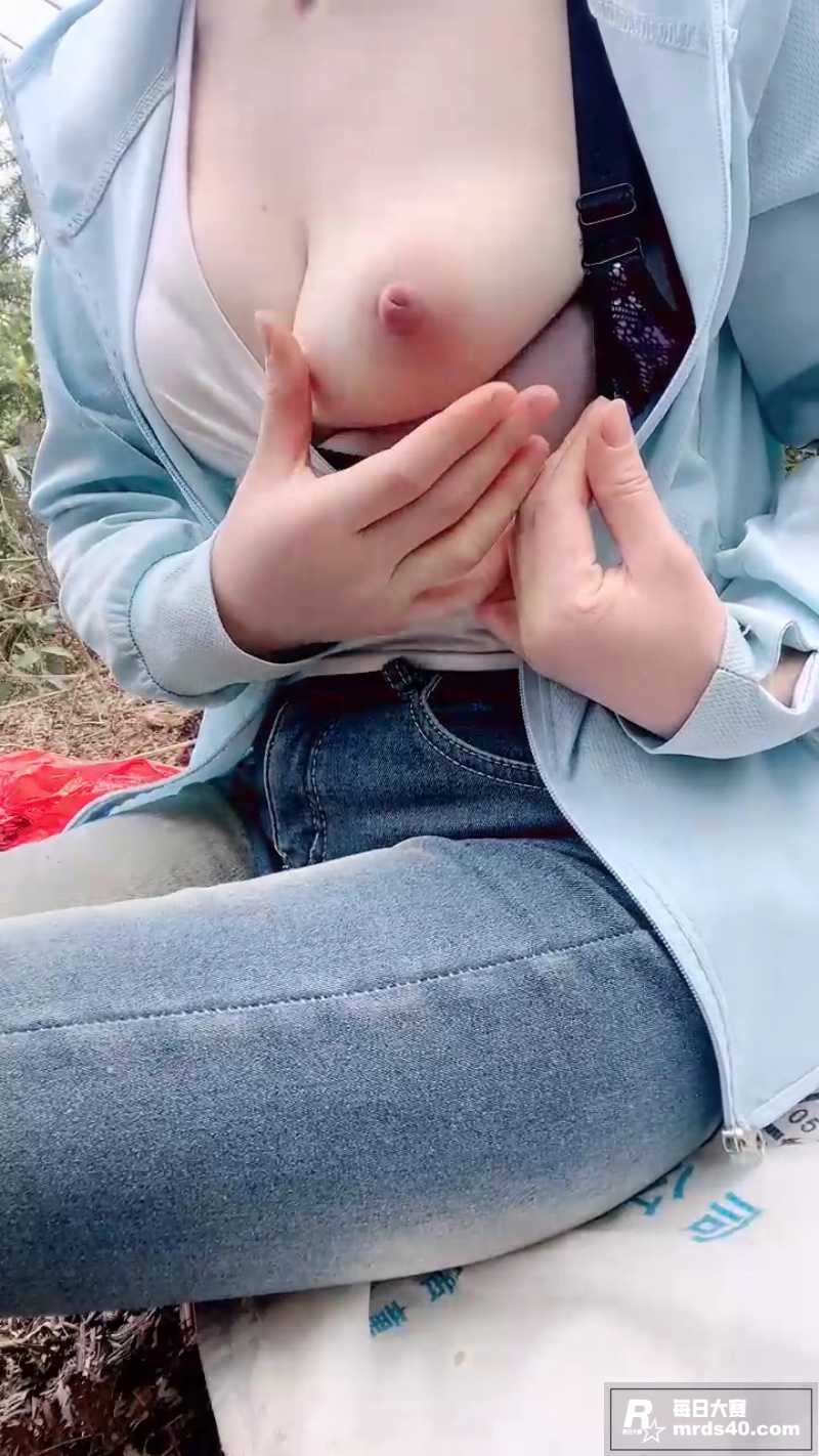 白嫩肥乳少户外直播野相关图片7