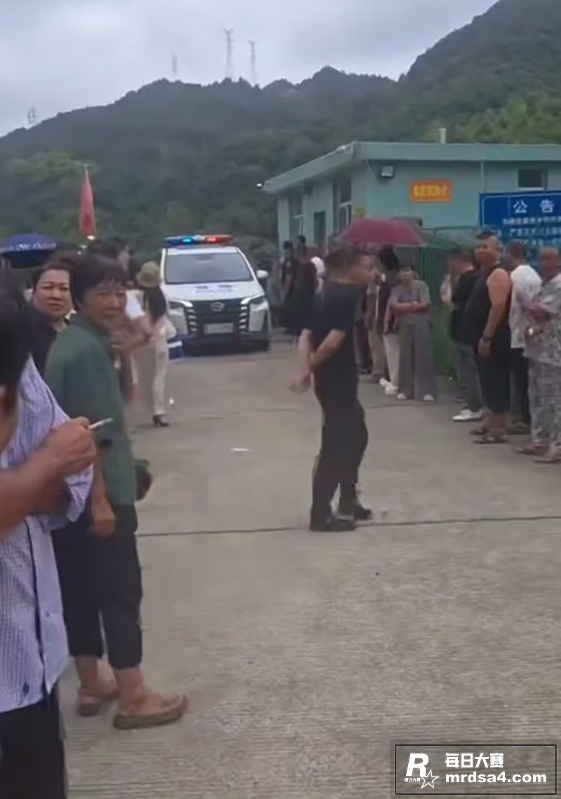 浙江45岁男老师登山相关图片1