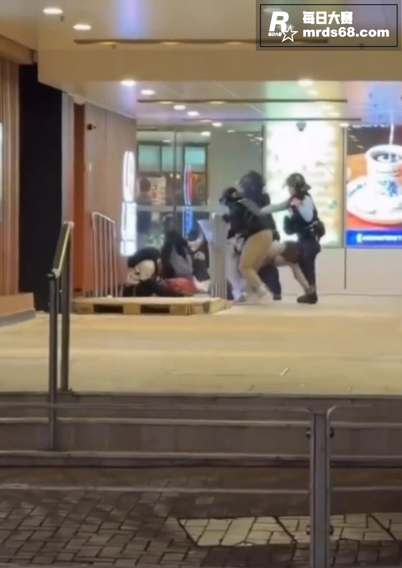 香港屯门市广场发生枪相关图片9