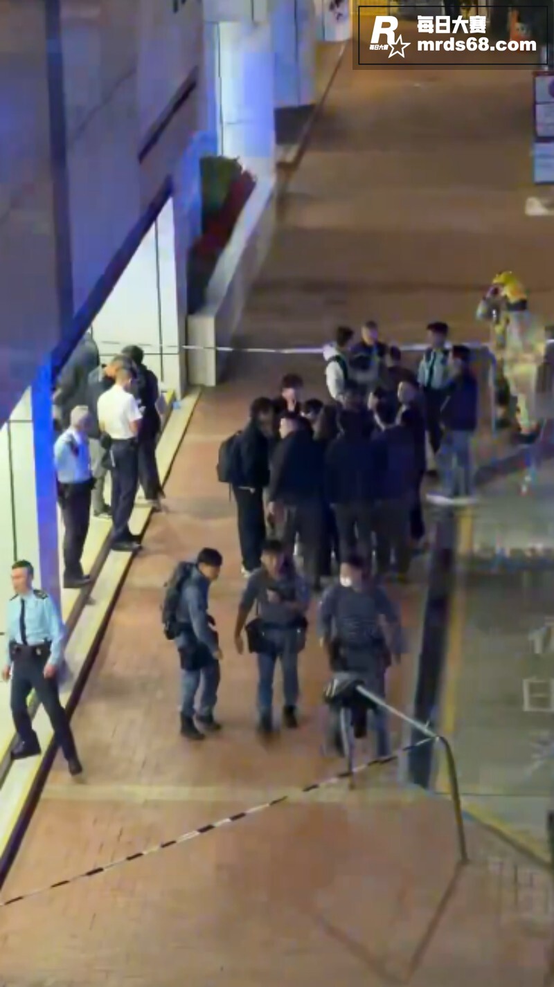 香港屯门市广场发生枪相关图片10