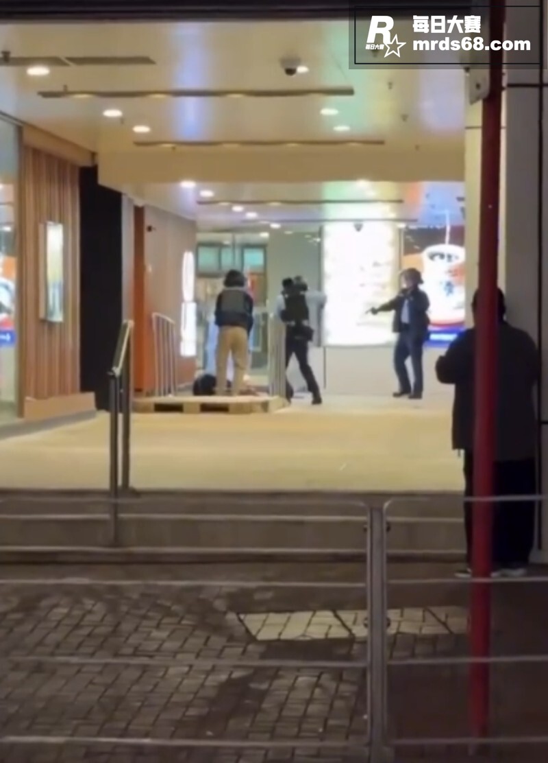 香港屯门市广场发生枪相关图片13