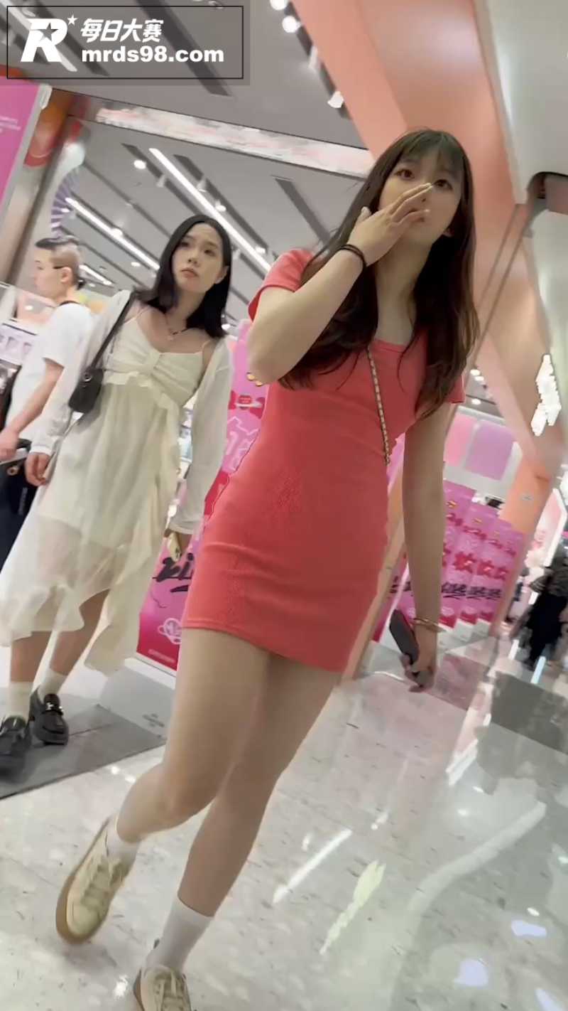 街拍抄底大神 商场偷相关图片1