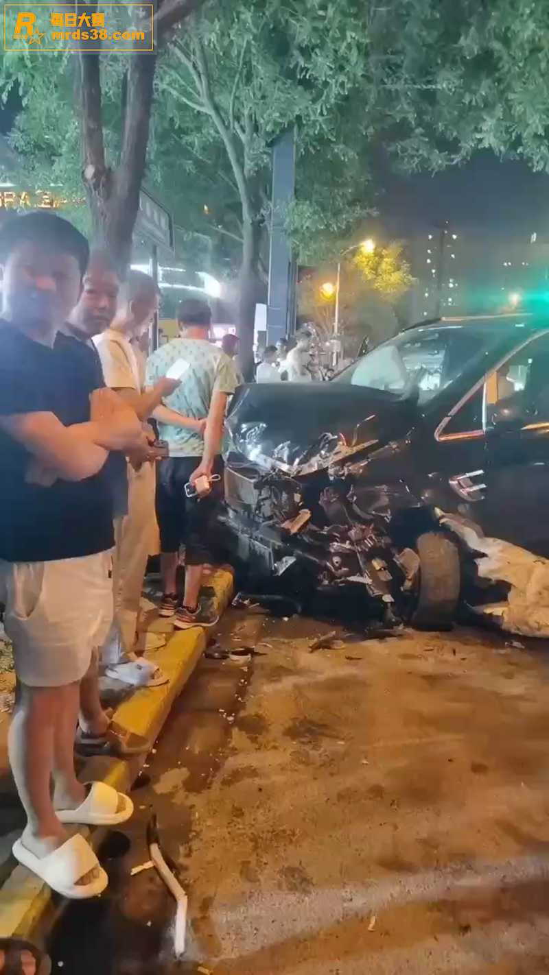 西安文景南路 一男子相关图片2