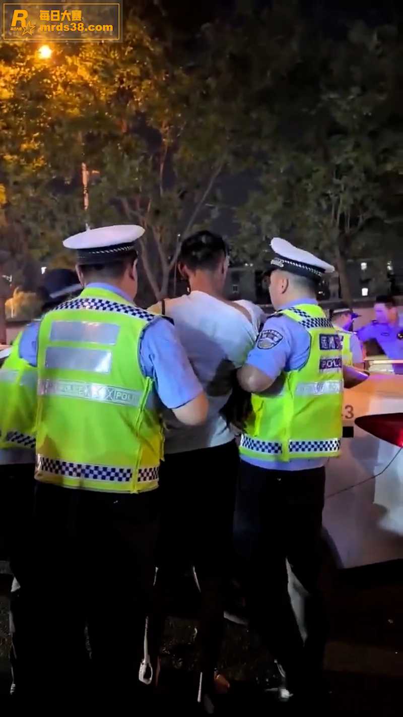 西安文景南路 一男子相关图片3
