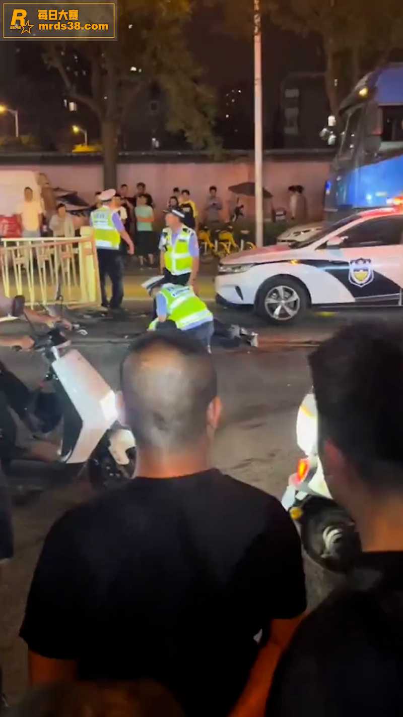 西安文景南路 一男子相关图片5