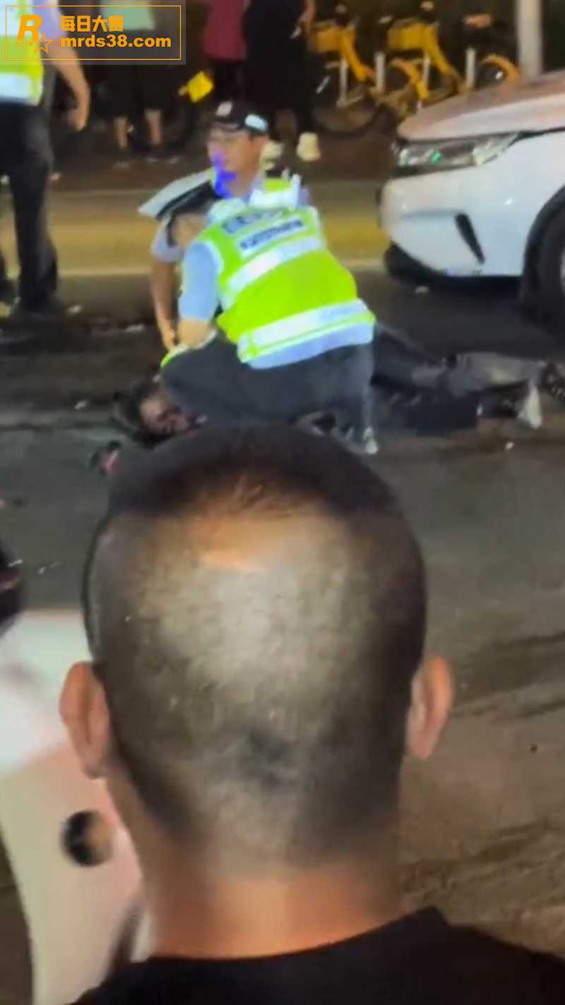 西安文景南路 一男子相关图片6