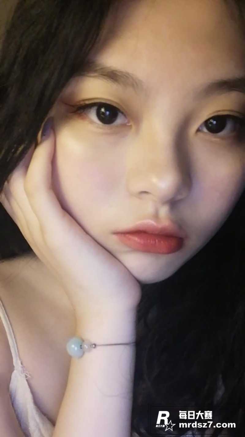 高颜值女大学生 陈意相关图片1