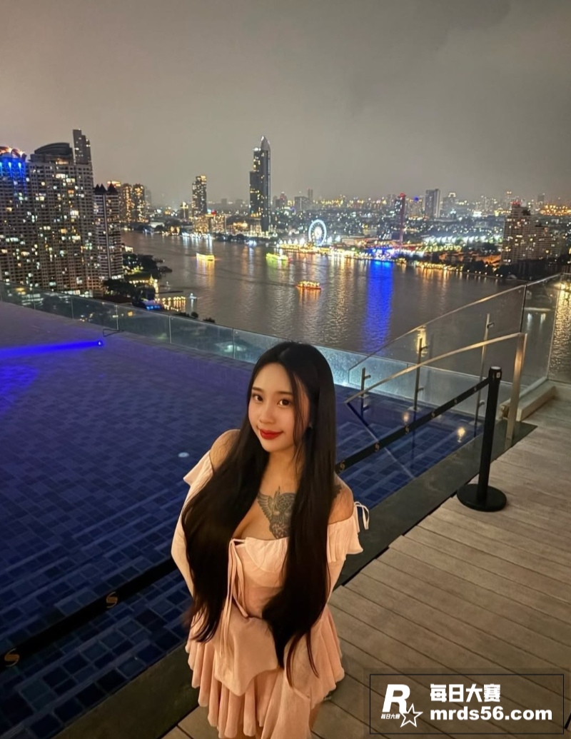 高颜值大奶网红 黄琪相关图片1