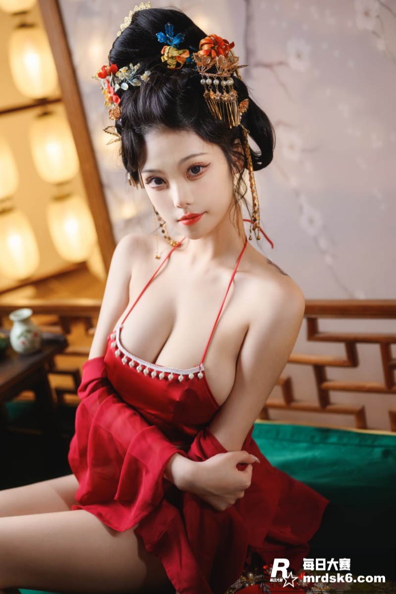 推特高颜巨乳女神 蜜相关图片7