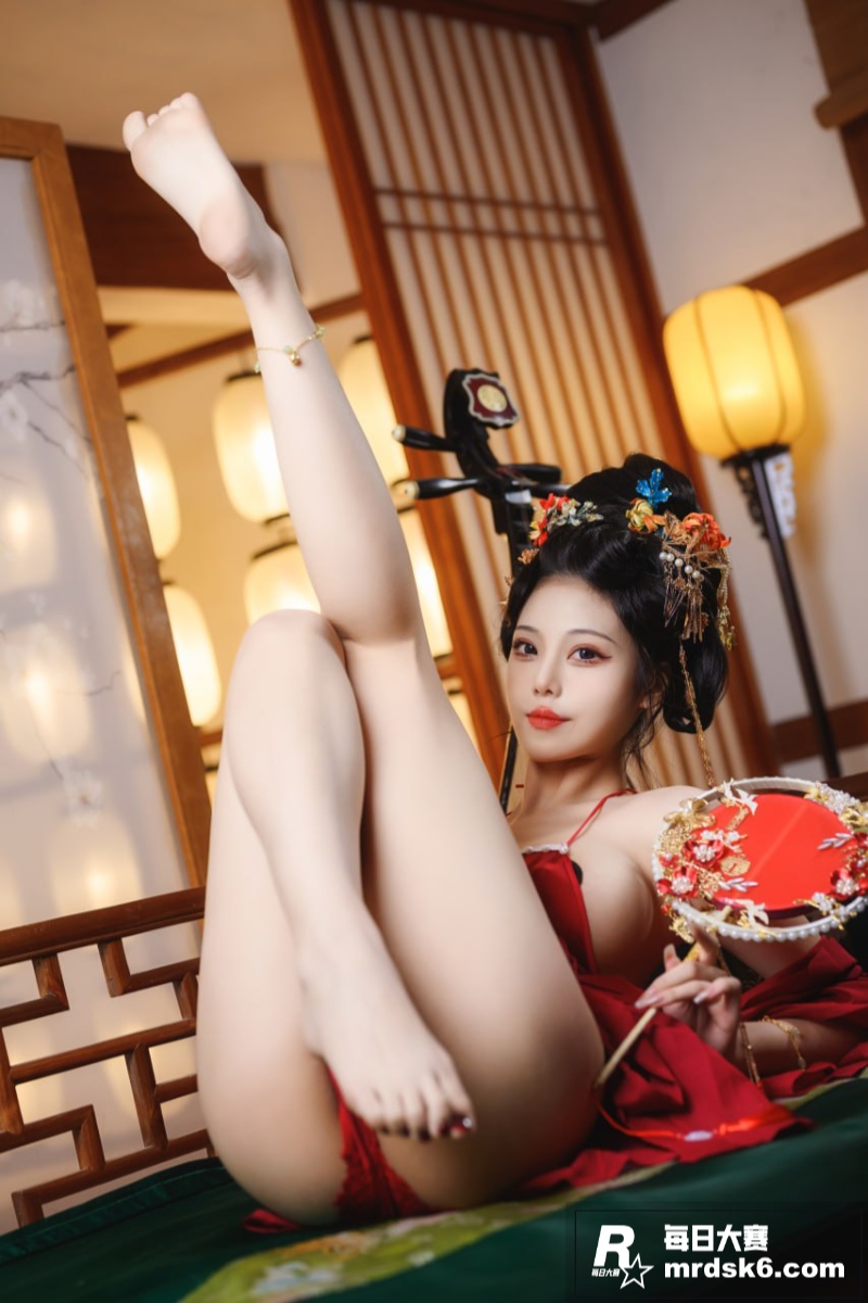 推特高颜巨乳女神 蜜相关图片8