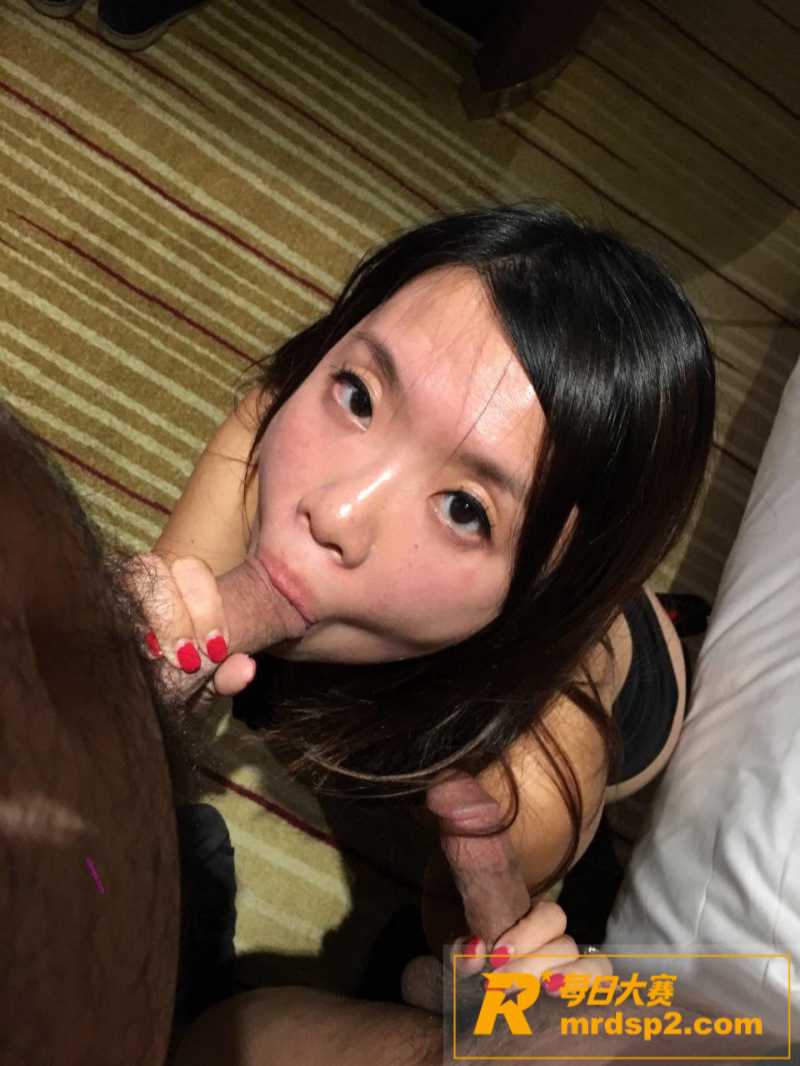经典人妻泄密 完美露相关图片4
