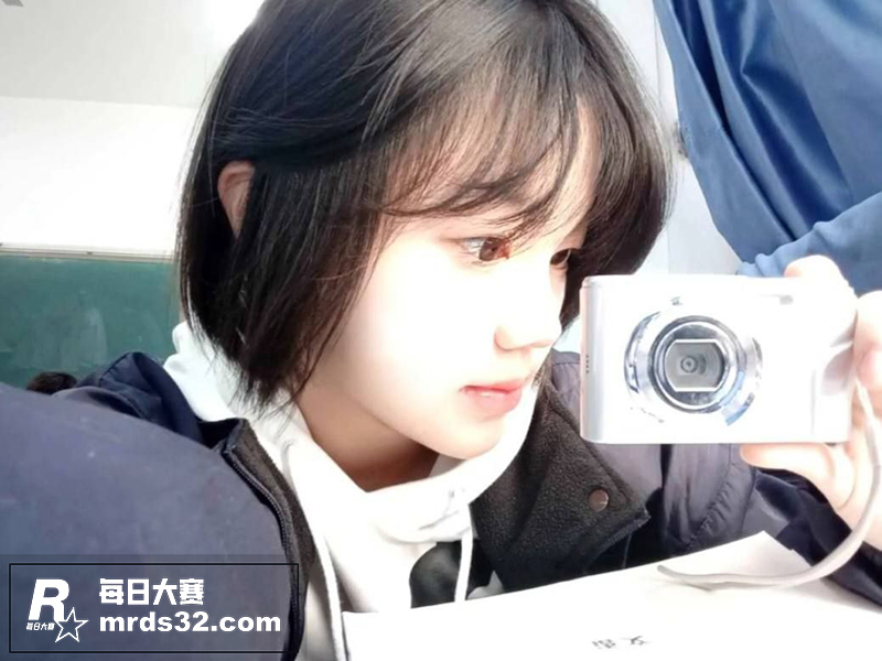 极品高颜值大二清纯学相关图片11