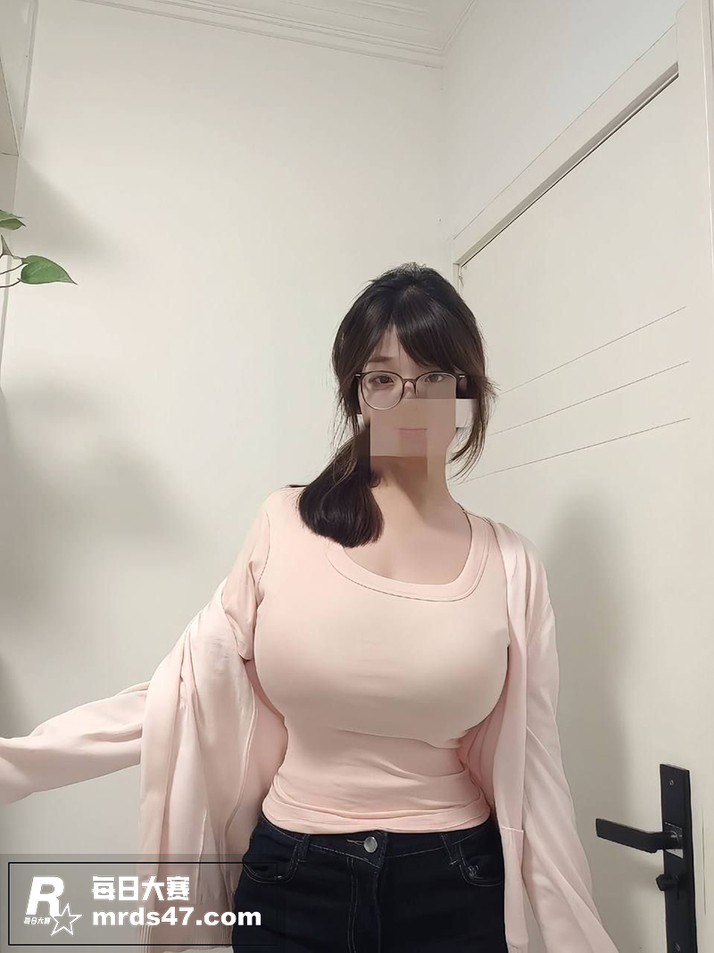 高颜值清纯眼镜妹 巨相关图片2