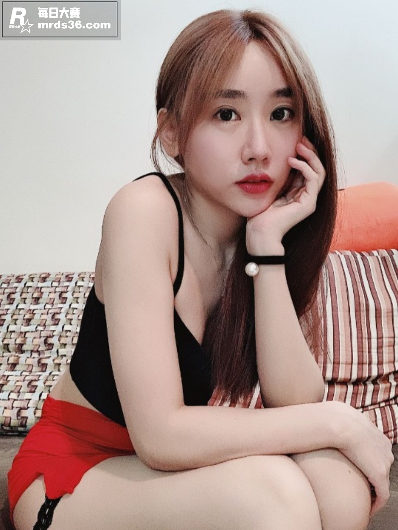 高颜值反差嫩妹 抖音相关图片1