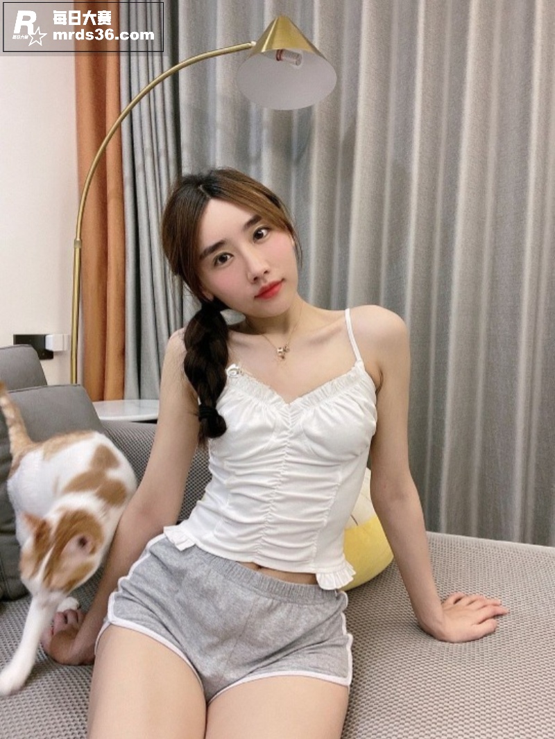 高颜值反差嫩妹 抖音相关图片9