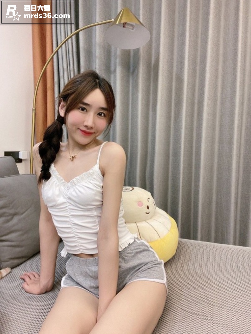 高颜值反差嫩妹 抖音相关图片11