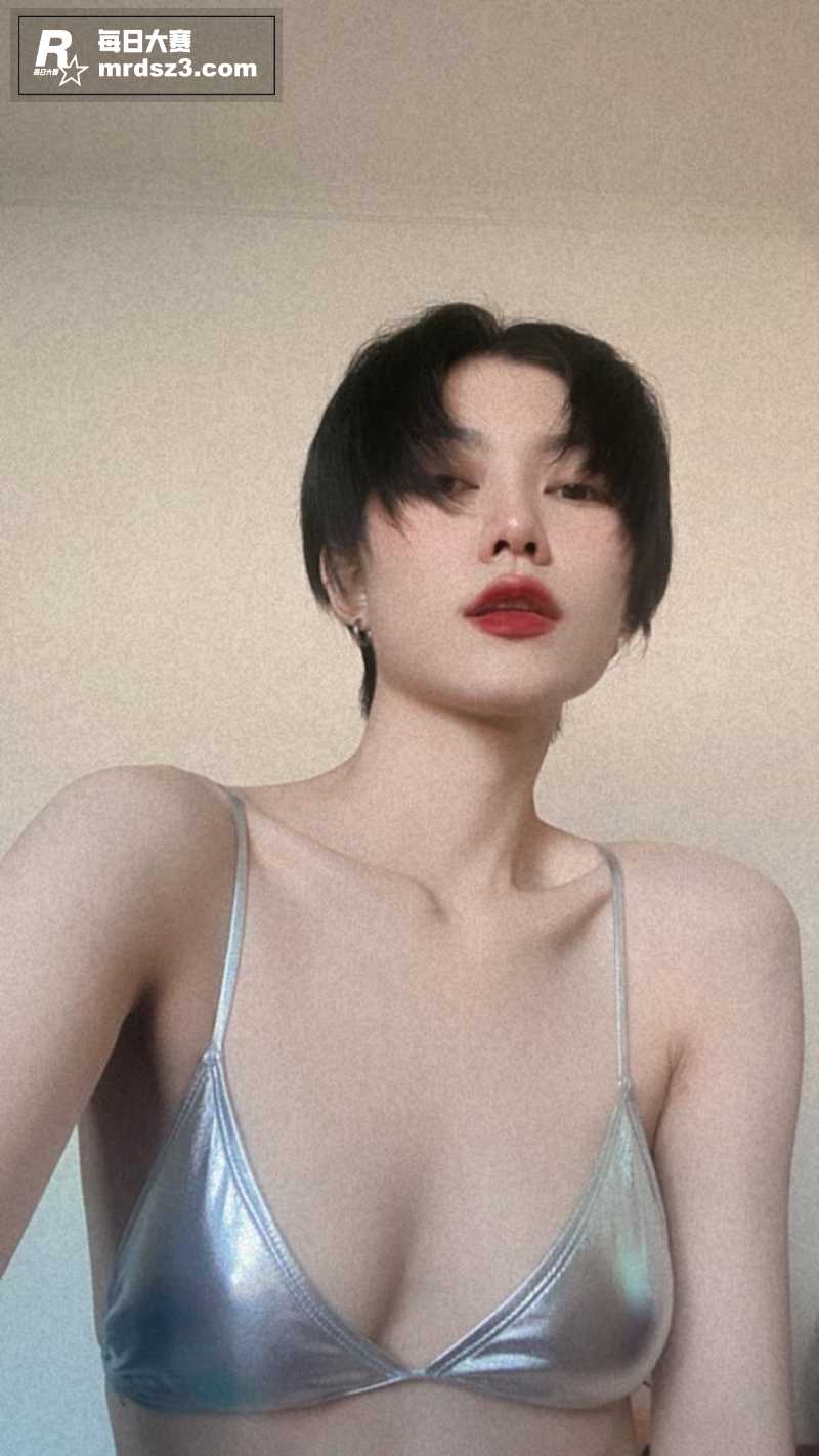 推特20W粉短发熟女相关图片1