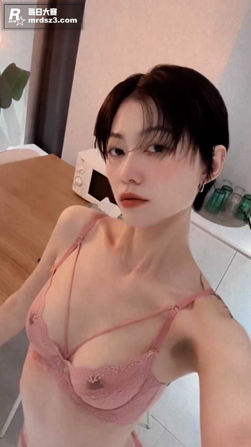 推特20W粉短发熟女相关图片8