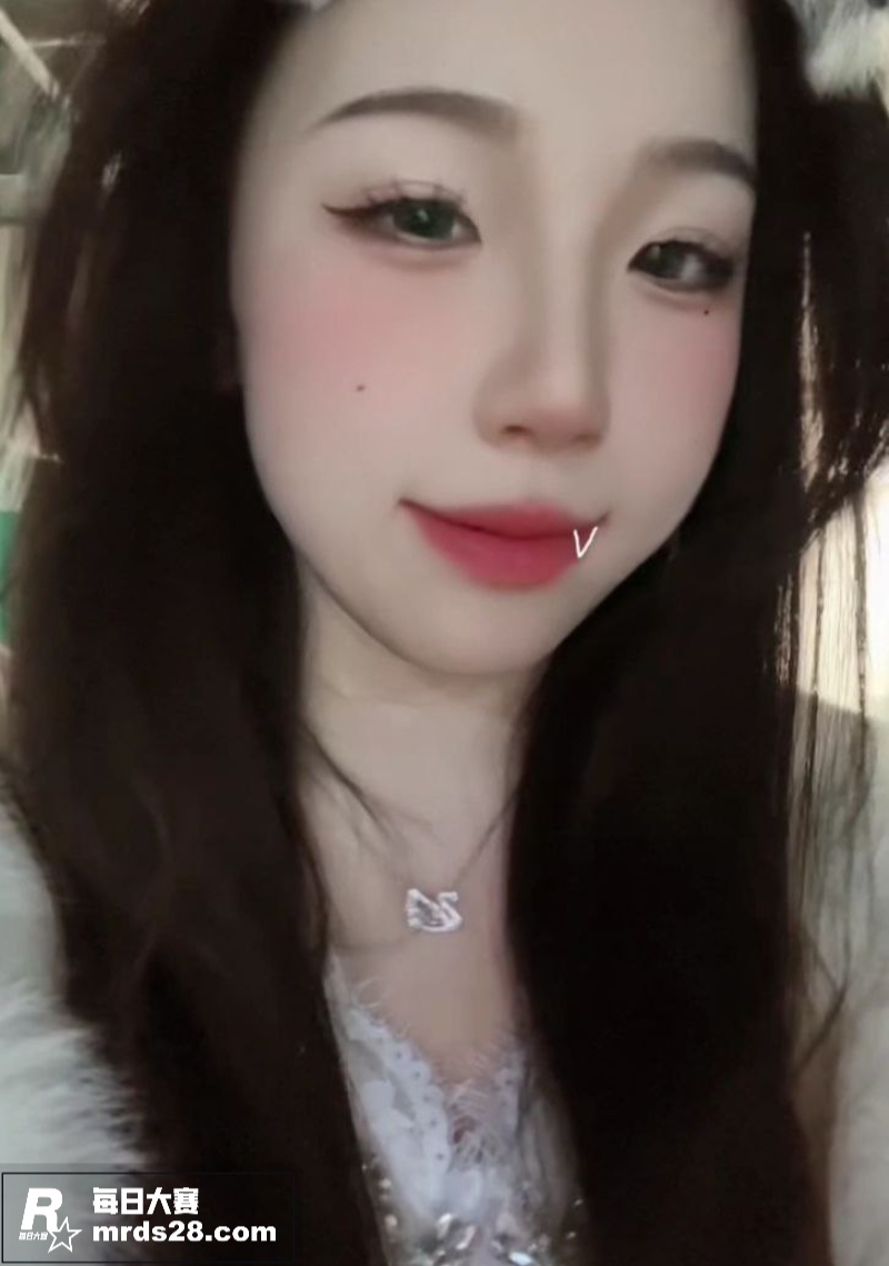 高颜值甜妹线上和金主相关图片2