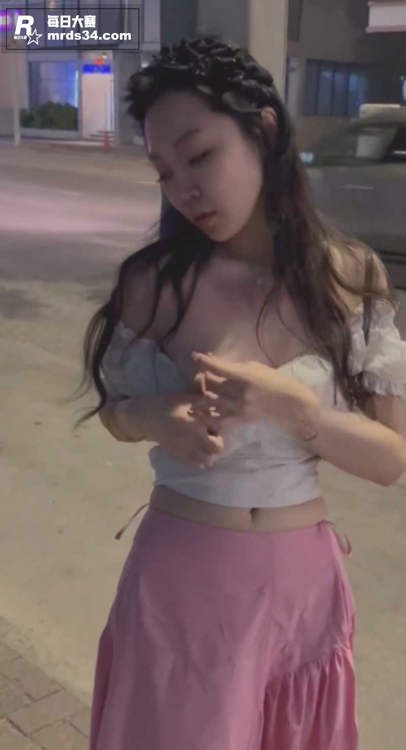 推特高颜值露出女王 相关图片2