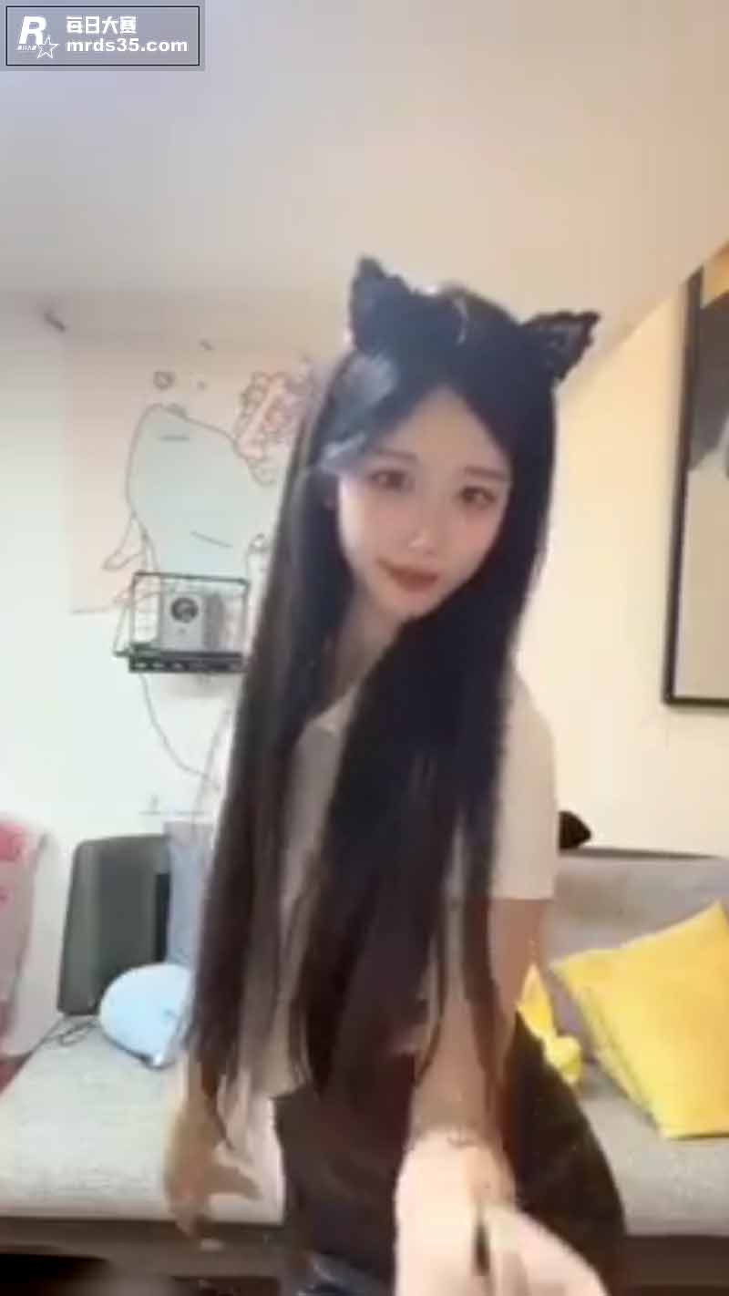 极品反差少女上演大尺相关图片2