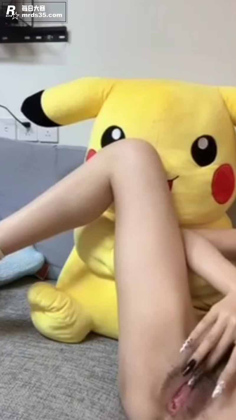 极品反差少女上演大尺相关图片6