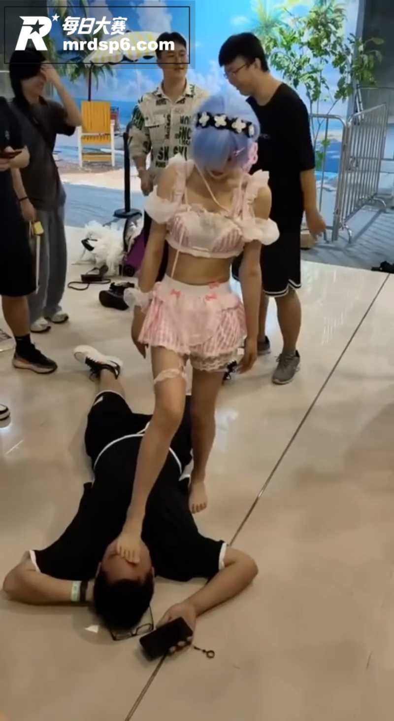 漫展吃瓜现场 奇葩男相关图片4