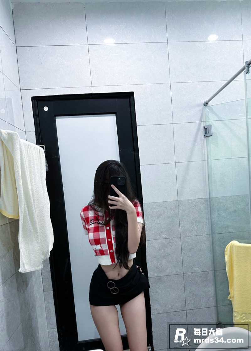 极品女大学生自拍 超相关图片3